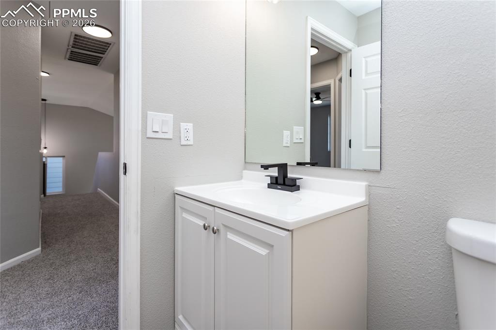 Image 29 of 42: Beautiful, bright and fresh full bath!