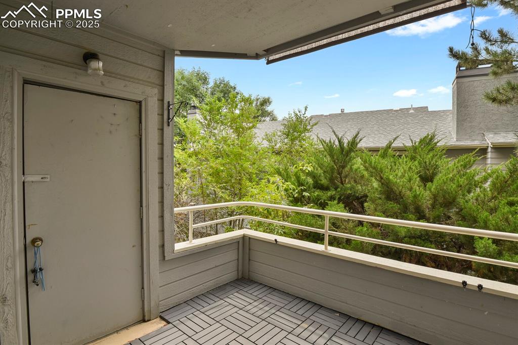 Image 16 of 17: Balcony