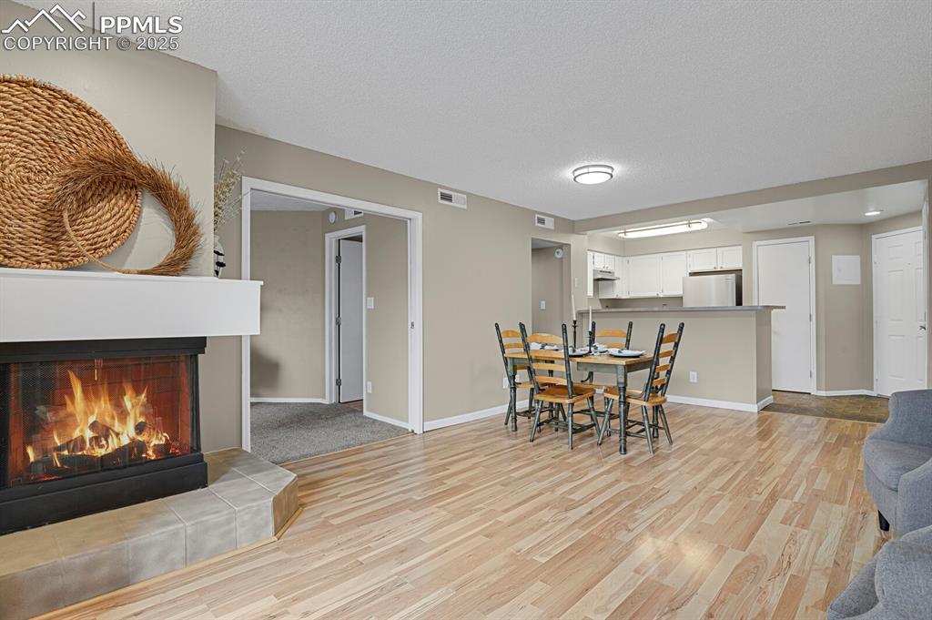 Image 8 of 17: Dining Area