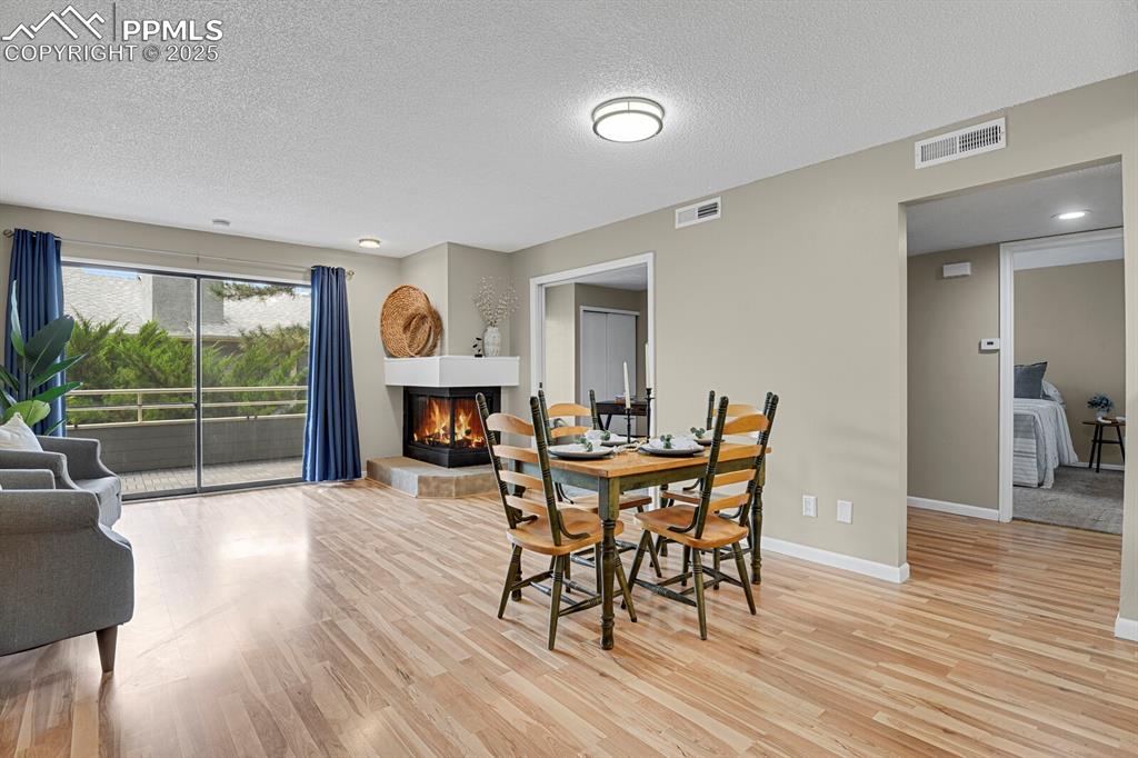 Image 9 of 17: Dining Area