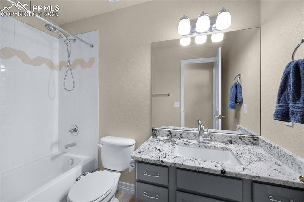 Image 28 of 47: Bathroom