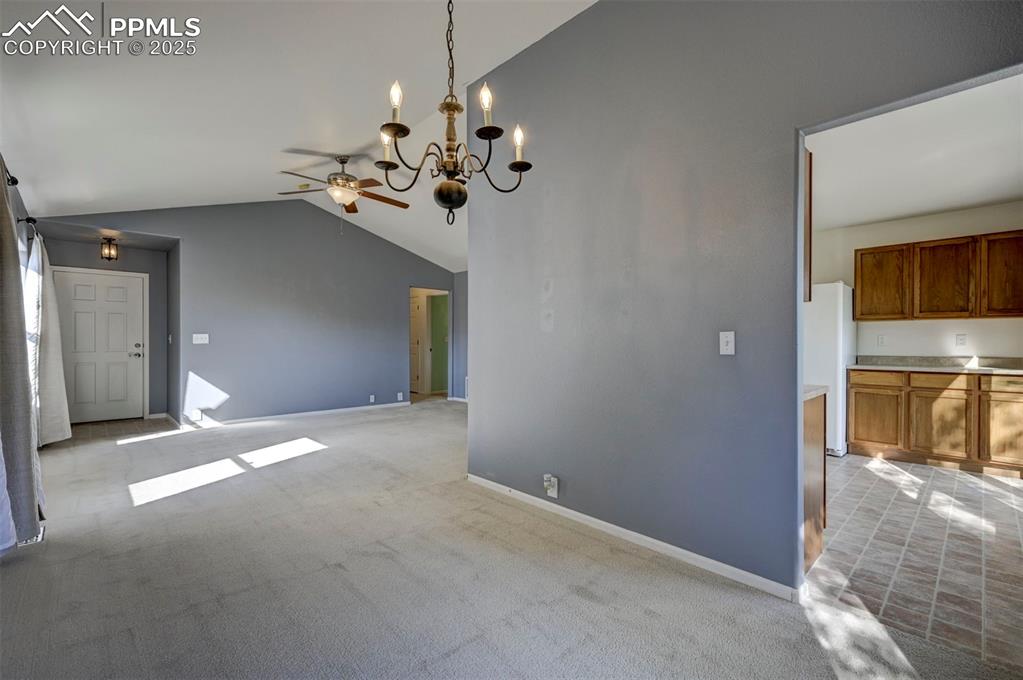 Image 11 of 38: Dining Area