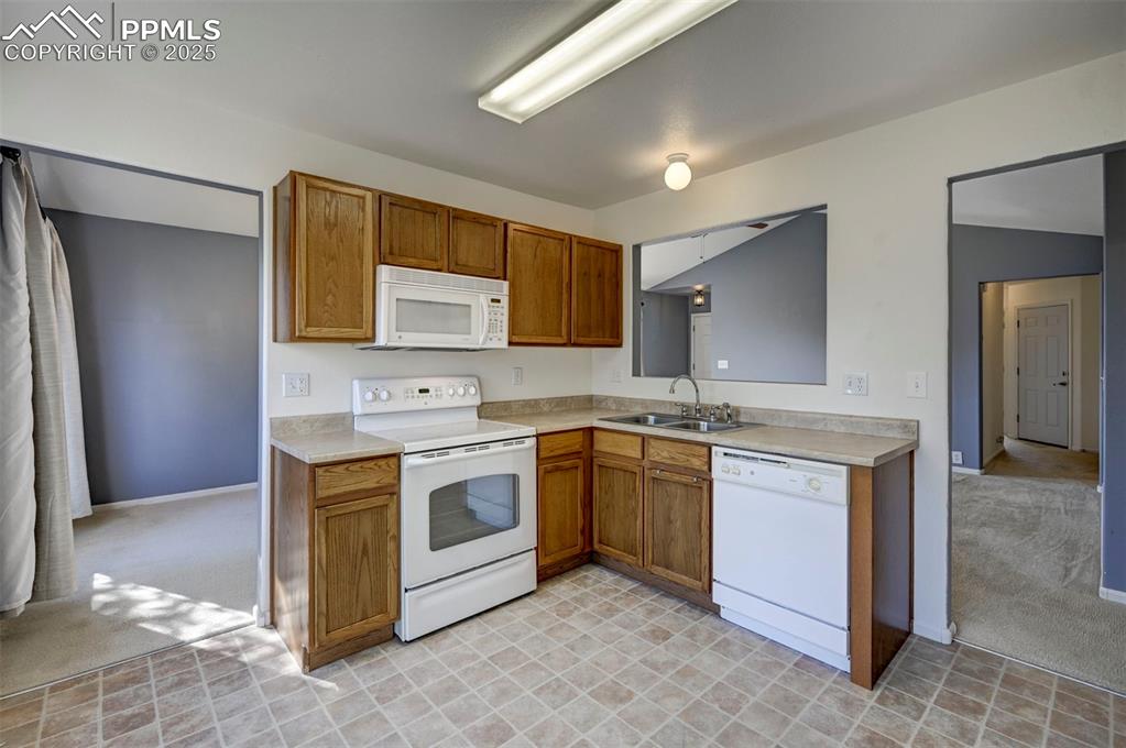 Image 3 of 38: Kitchen