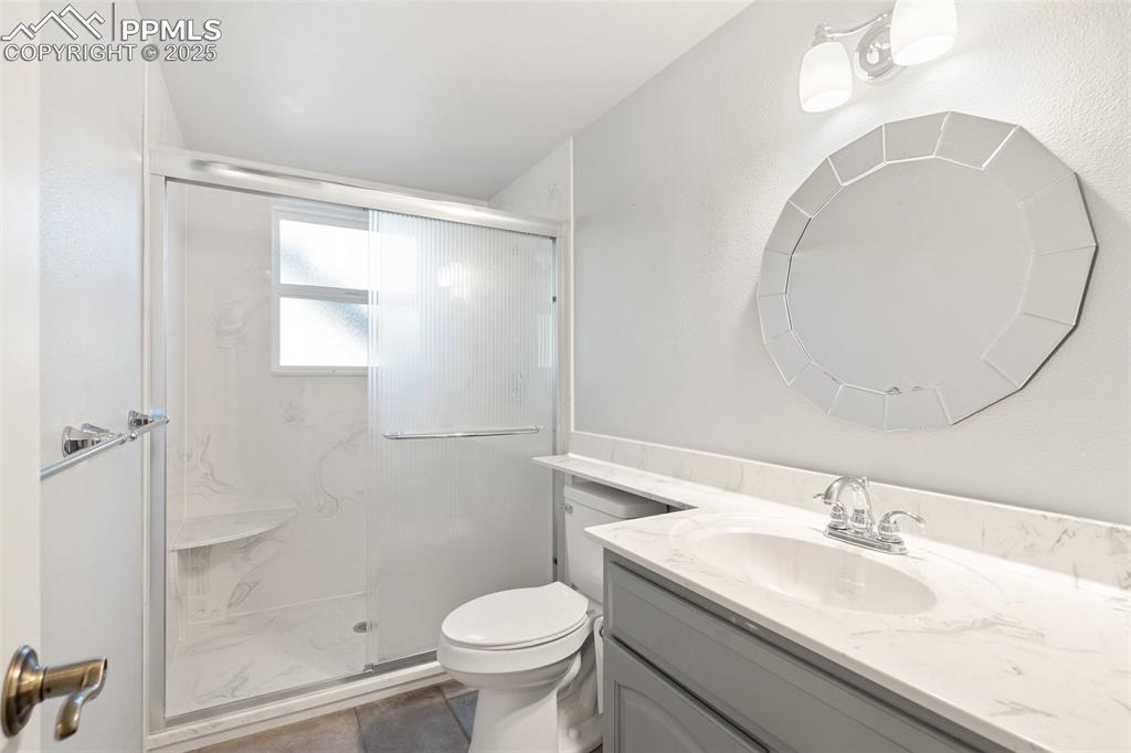 Image 35 of 41: Bathroom