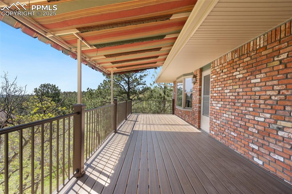 Image 7 of 41: Deck