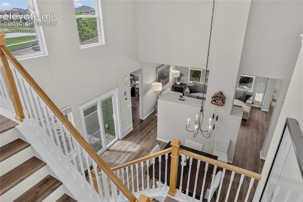 Image 12 of 26: Vaulted ceiling brings in lots of sunshine