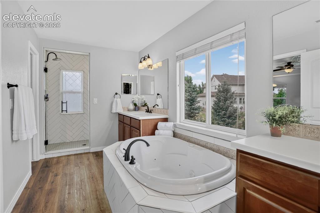 Image 15 of 26: 5-piece primary bathroom