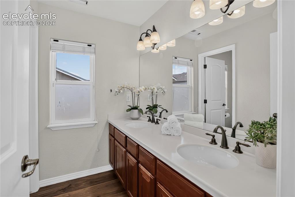 Image 18 of 26: Full bath - upper level