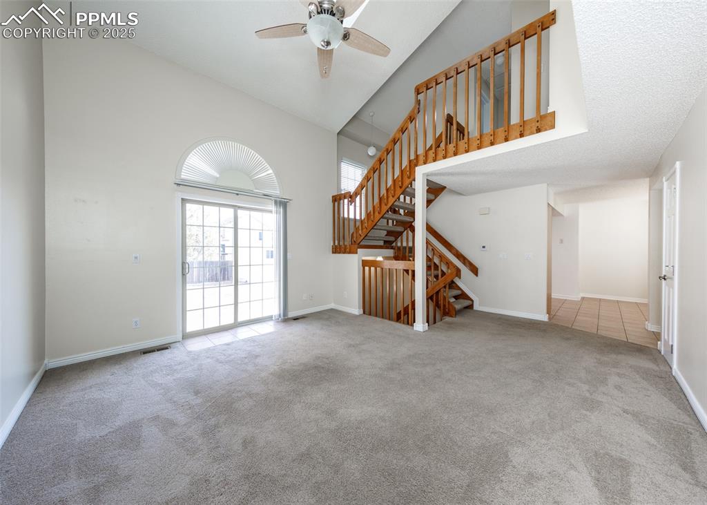 Image 13 of 25: Living Room