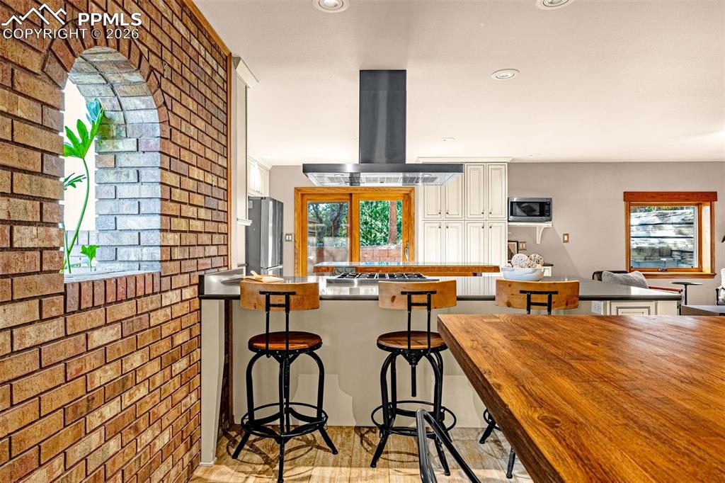 Image 11 of 39: Kitchen