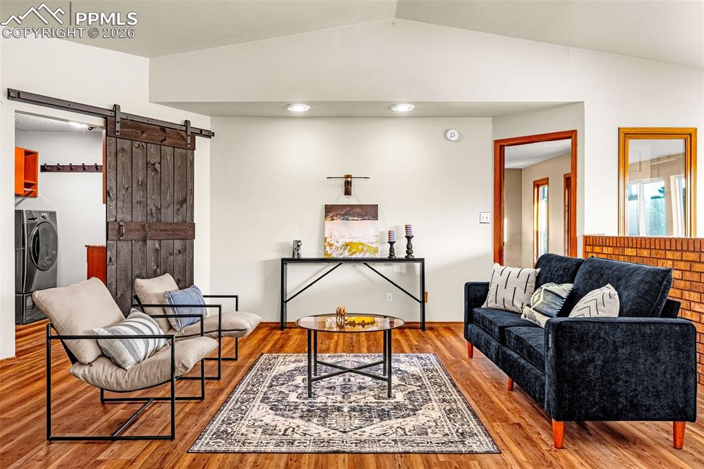 Image 19 of 39: Upsatirs Loft area