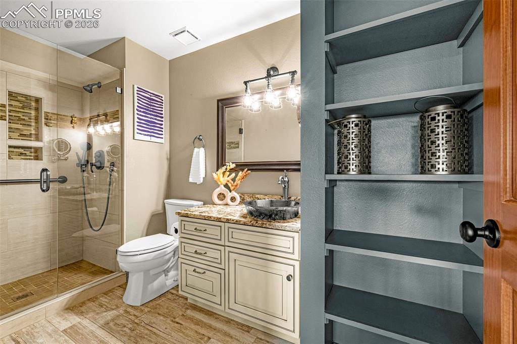 Image 28 of 39: upstairs hall bath