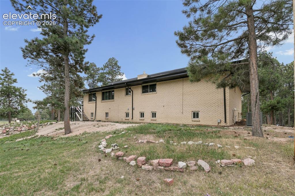 Image 8 of 8: Back of Structure