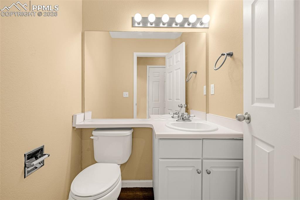 Image 17 of 33: Bathroom