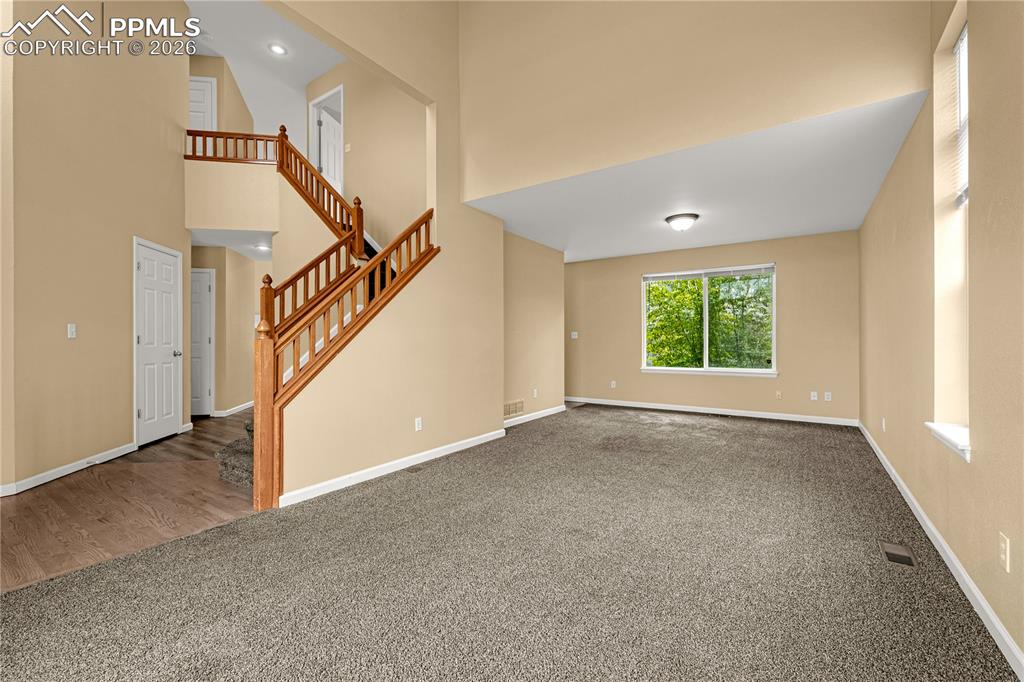 Image 5 of 33: Living Room