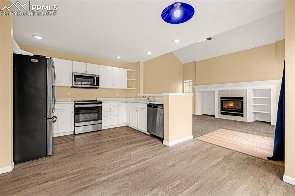 Image 8 of 33: Kitchen