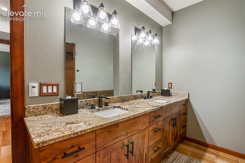 Image 11 of 38: Bathroom