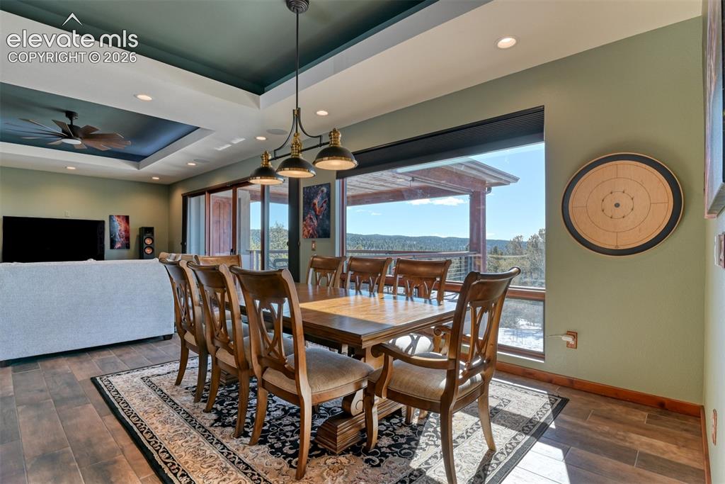 Image 31 of 38: Dining Area