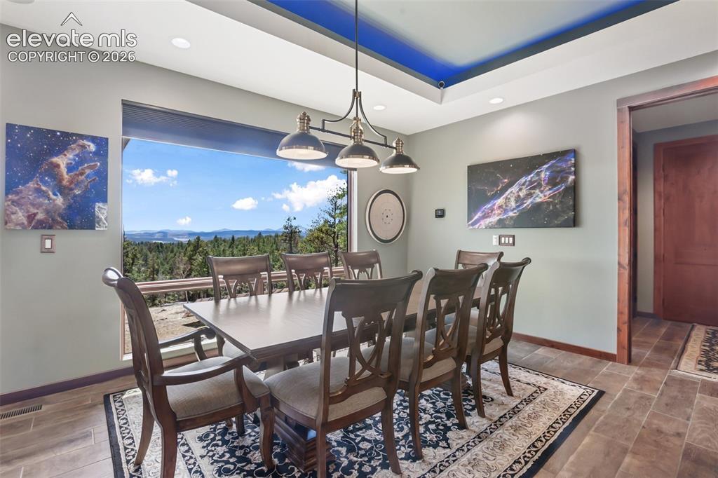 Image 9 of 38: Dining Area