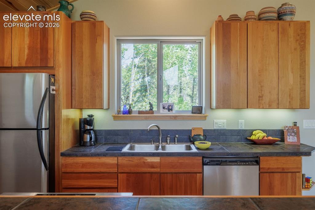Image 15 of 43: Kitchen