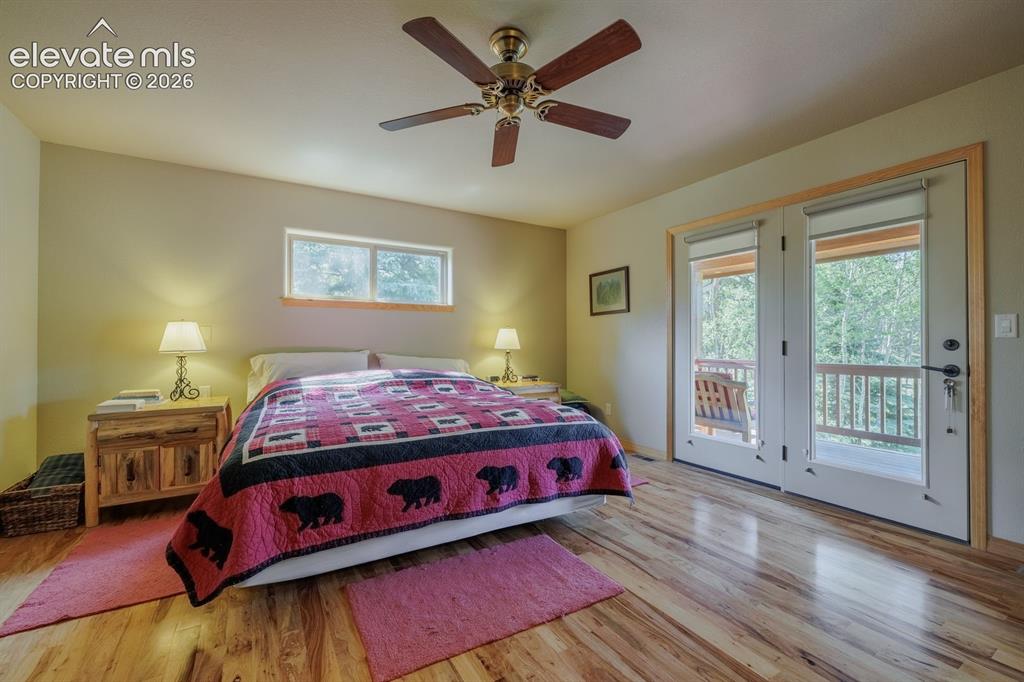 Image 18 of 43: Bedroom