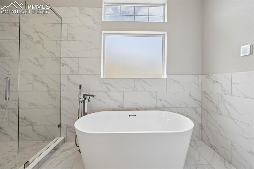 Image 18 of 40: Bathroom