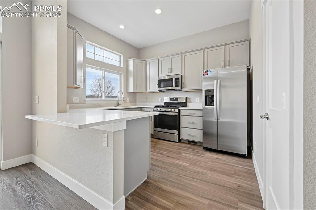 Image 9 of 40: Kitchen