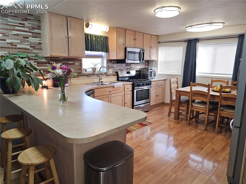 Image 12 of 28: Kitchen