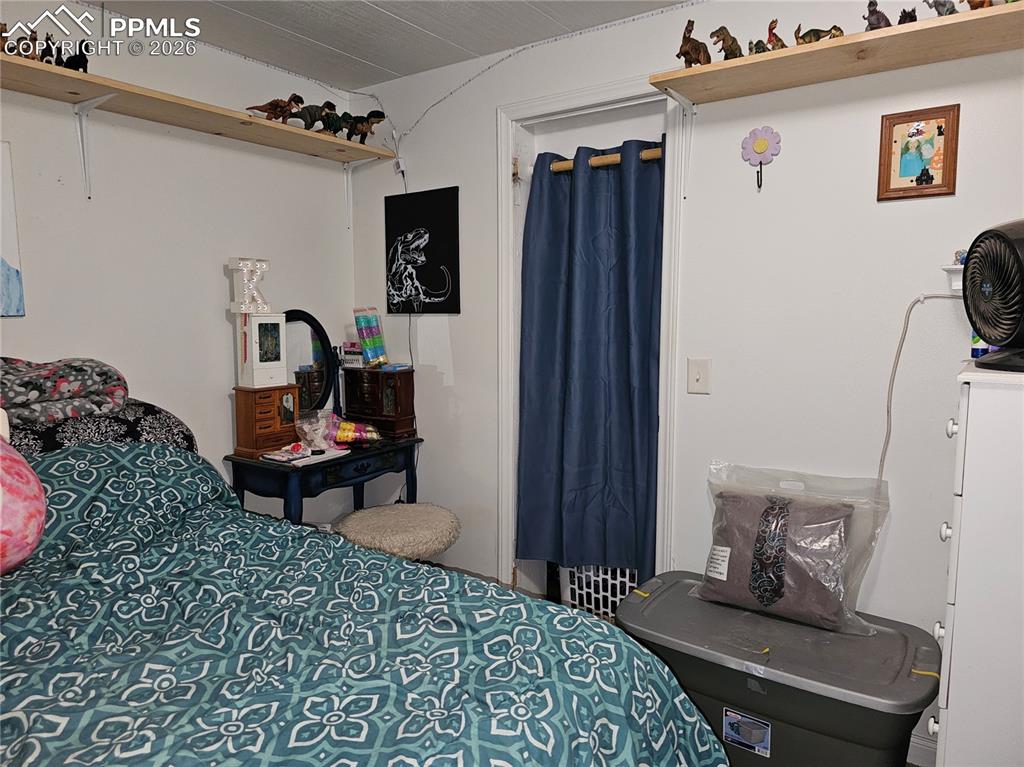 Image 14 of 28: Bedroom