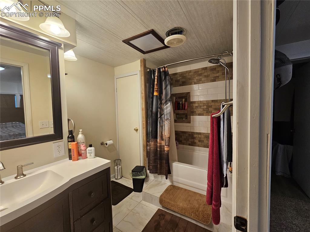 Image 18 of 28: Master bathroom