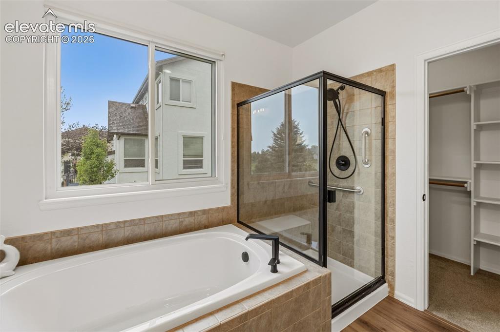 Image 19 of 49: Bathroom