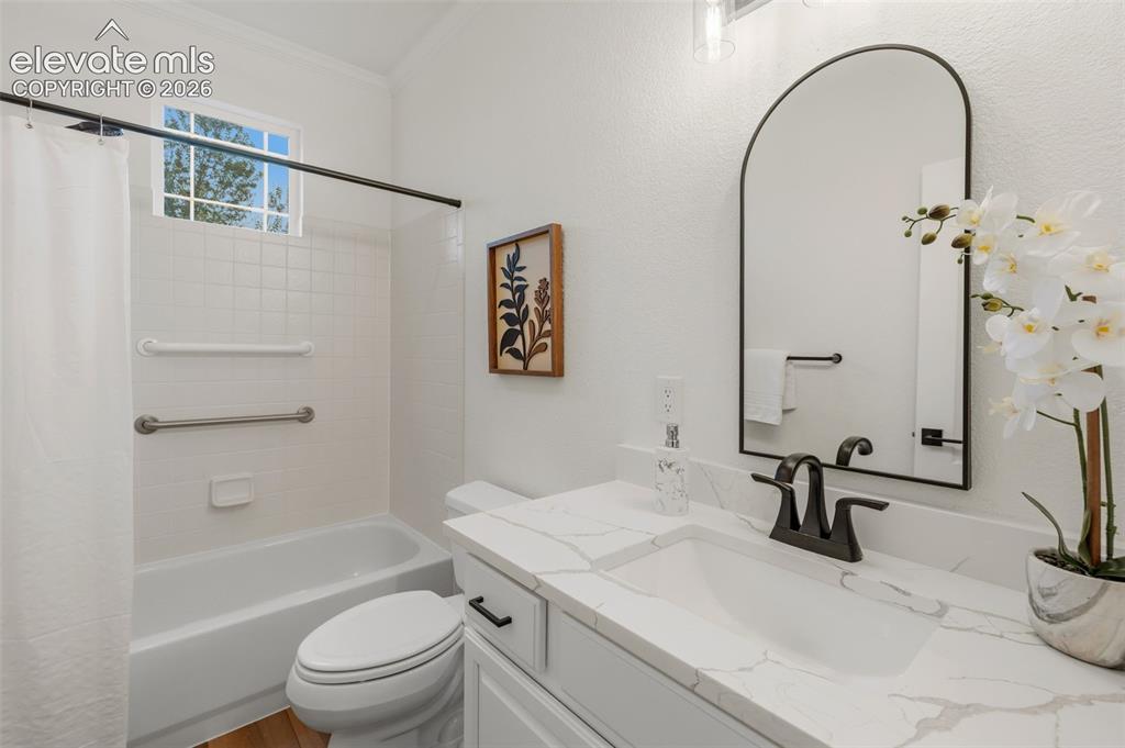 Image 26 of 49: Bathroom