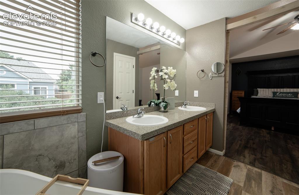 Image 18 of 37: Bathroom