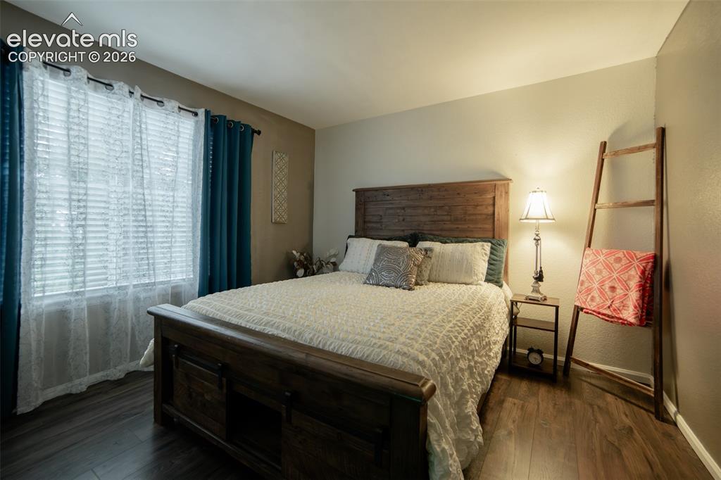 Image 19 of 37: Bedroom