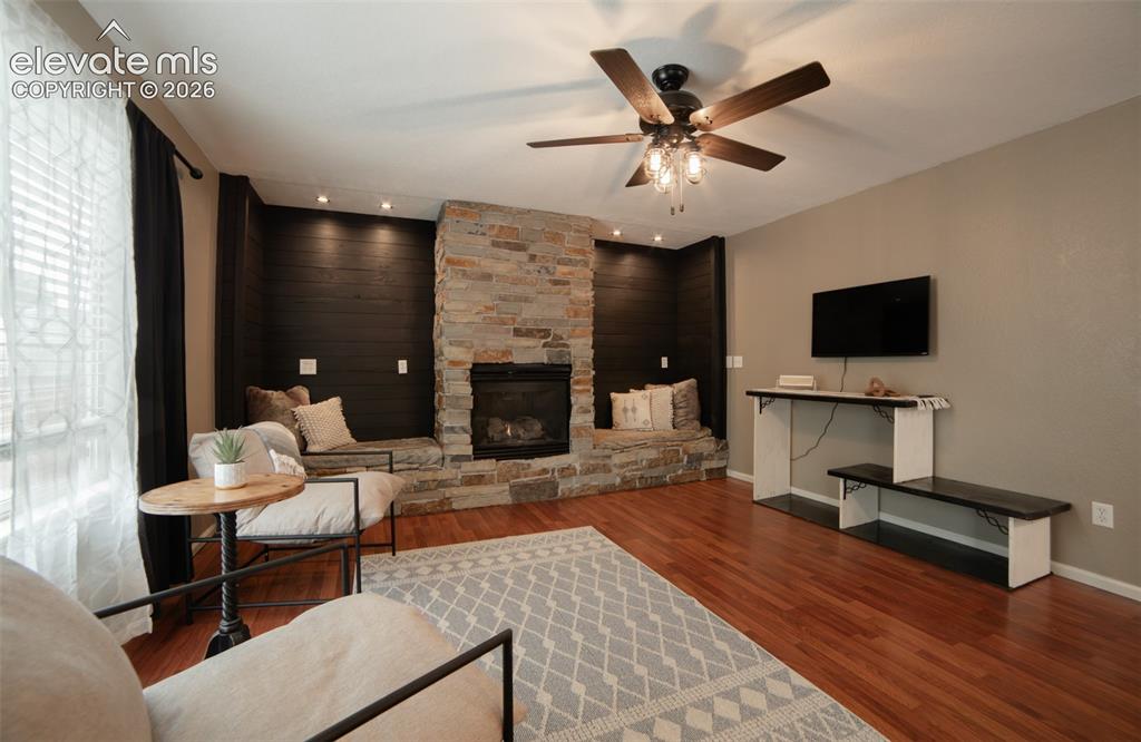 Image 4 of 37: Living Room