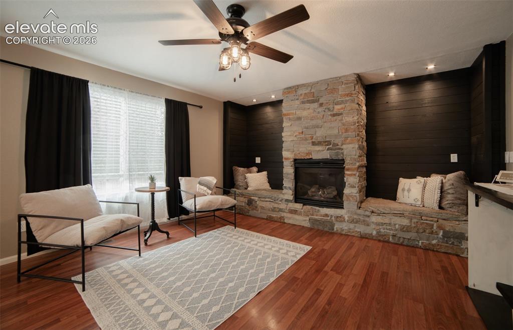 Image 5 of 37: Living Room