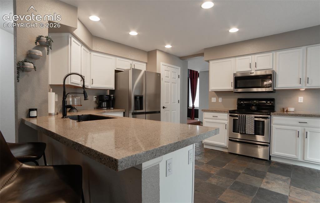 Image 7 of 37: Kitchen