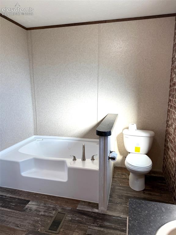 Image 15 of 28: MASTER BATH