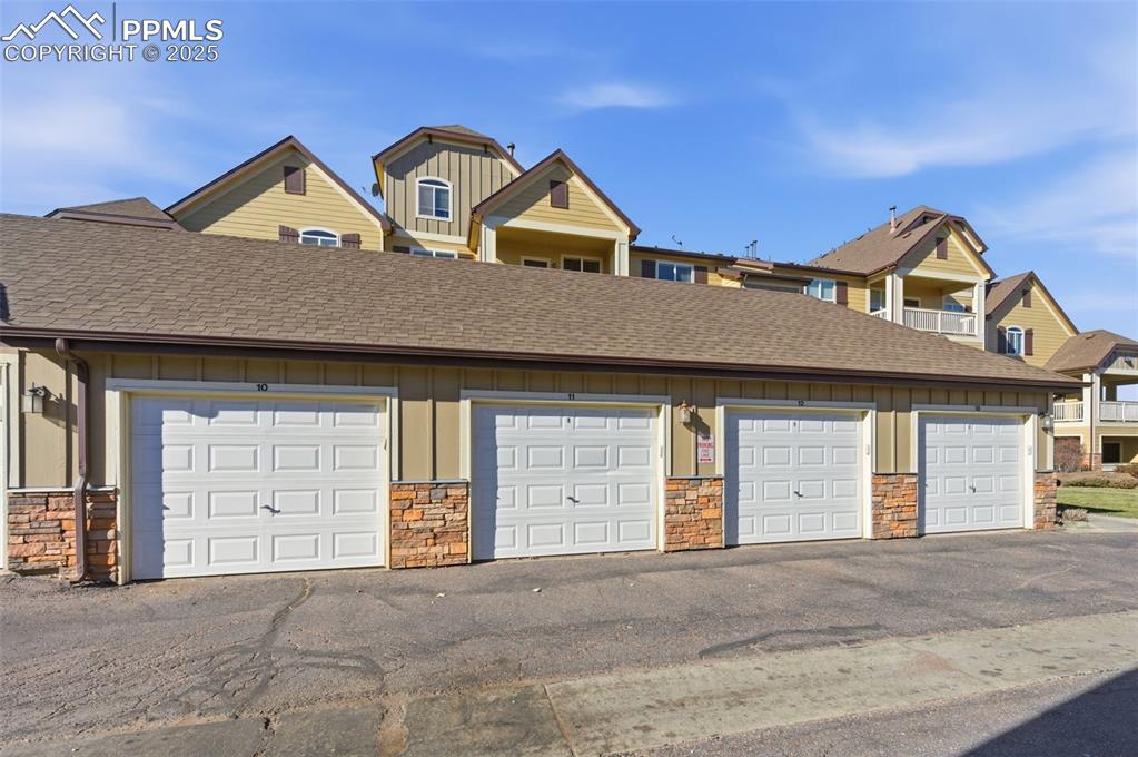 Image 36 of 39: View of garage