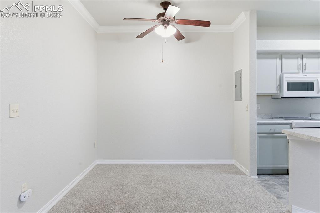 Image 9 of 39: Dining Area