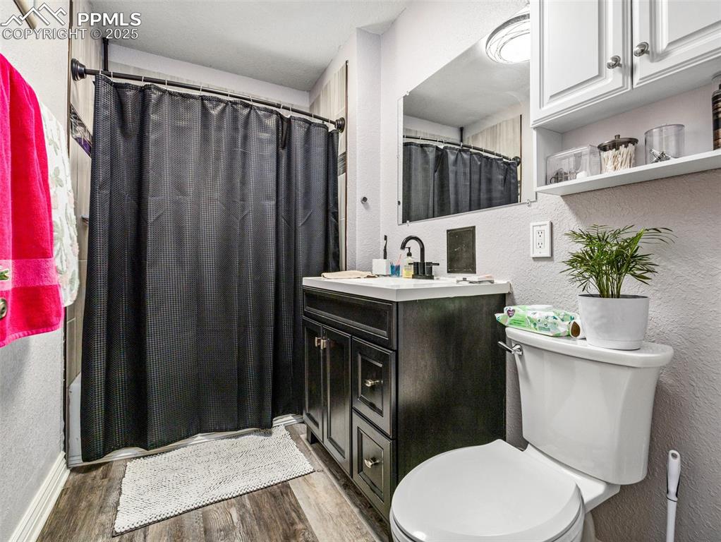 Image 13 of 25: Bathroom