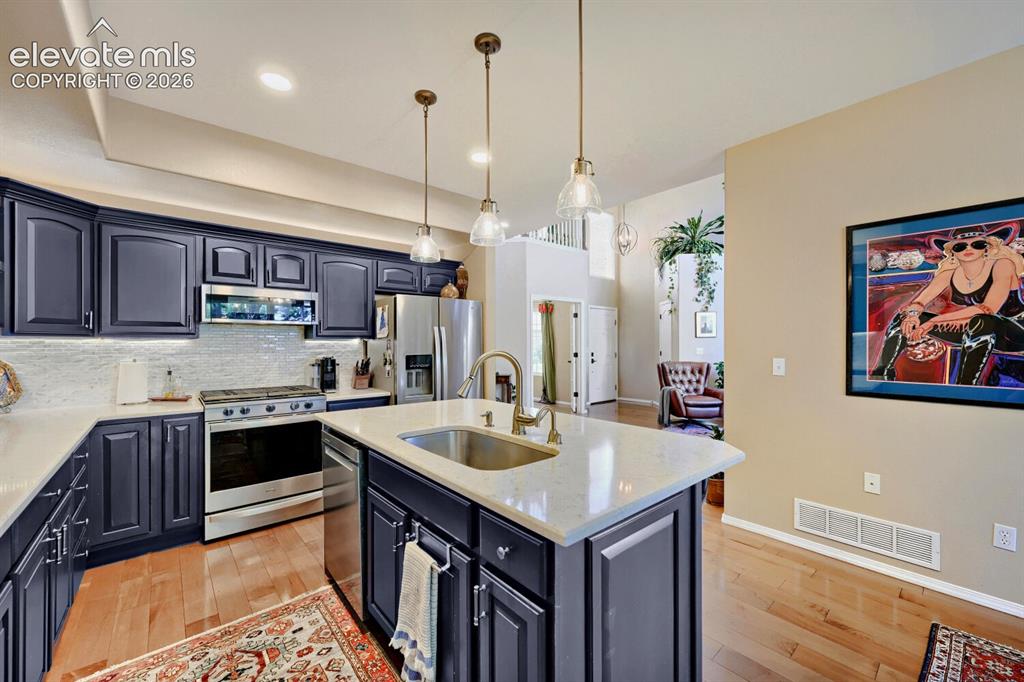 Image 9 of 39: cooks kitchen