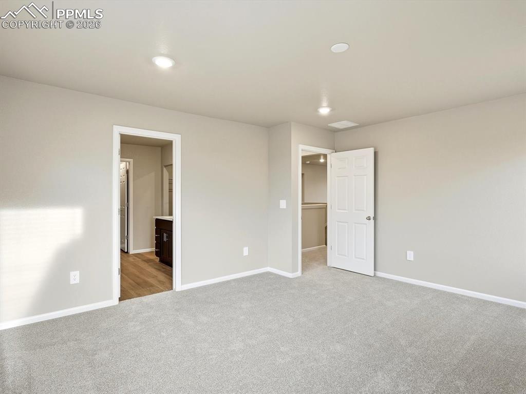 Image 17 of 26: Bedroom