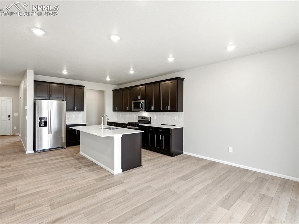 Image 7 of 26: Kitchen