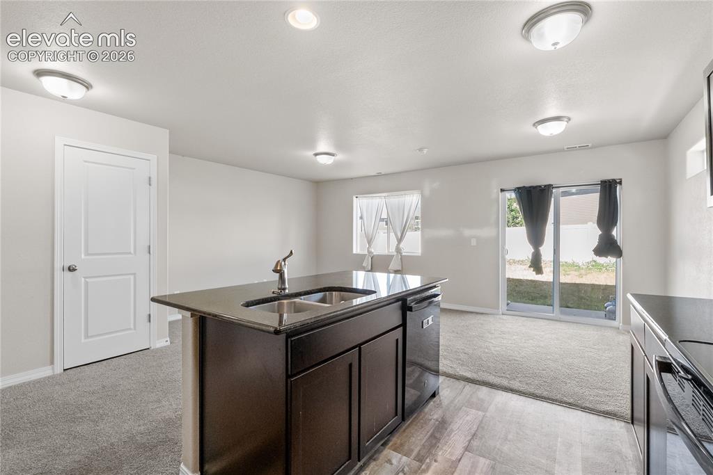 Image 11 of 24: Kitchen