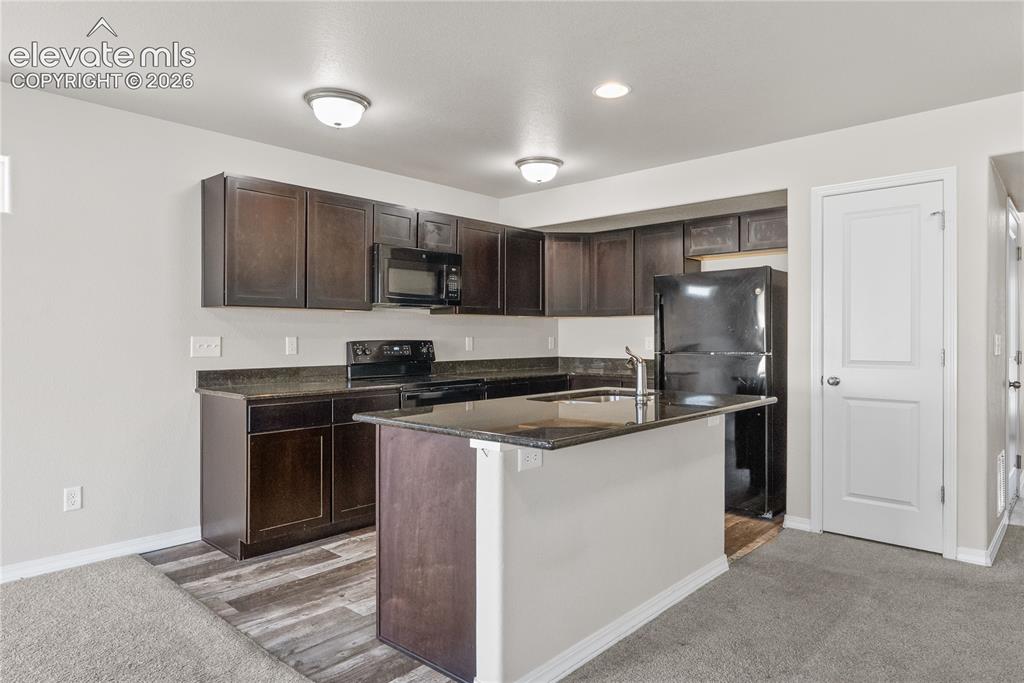 Image 9 of 24: Kitchen
