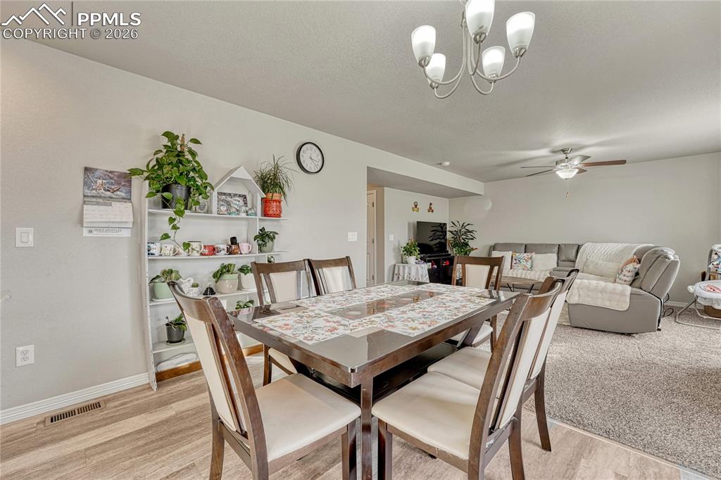 Image 14 of 30: Dining Area