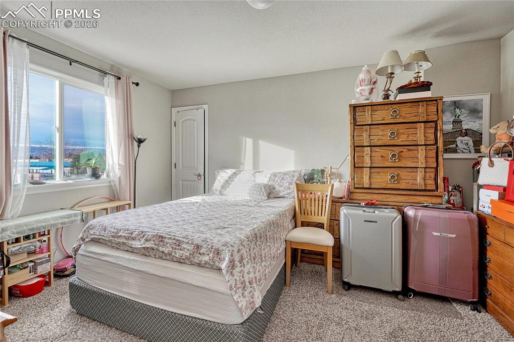 Image 17 of 30: Bedroom