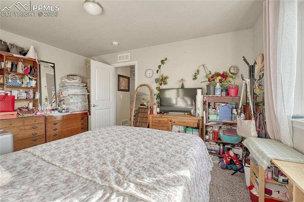 Image 19 of 30: Bedroom