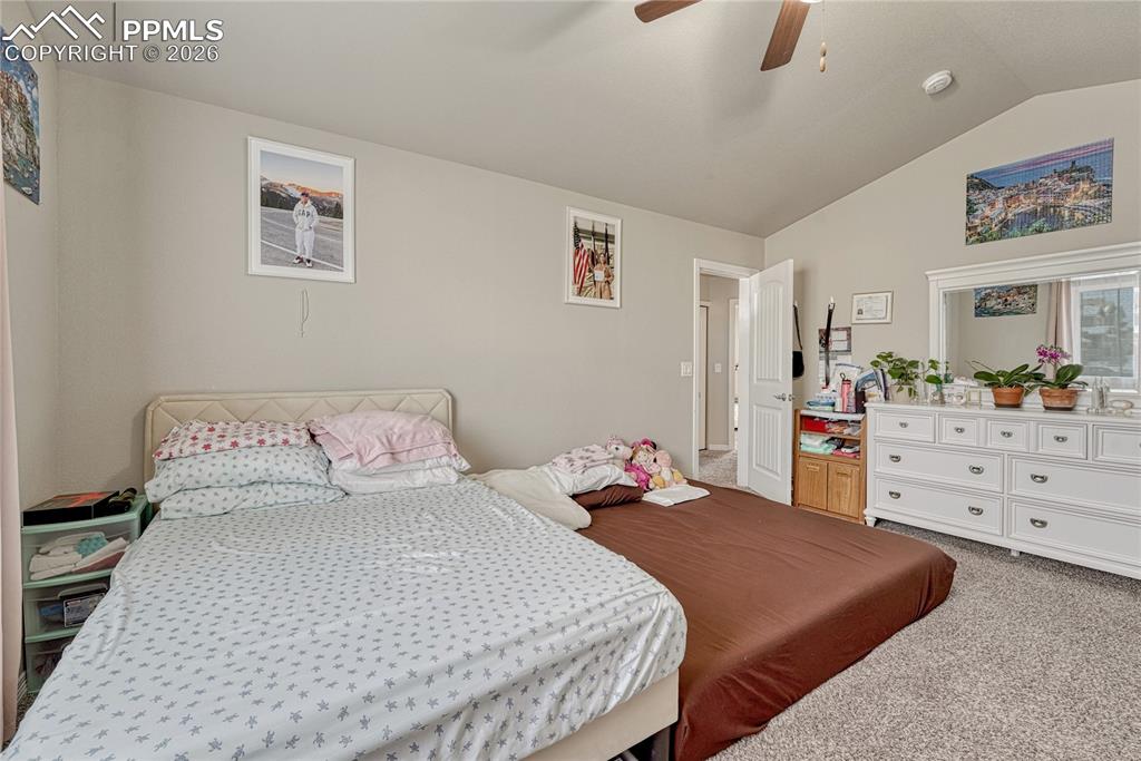 Image 23 of 30: Bedroom